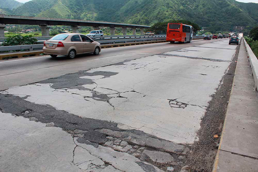 La-crisis-tatuada-en-las-carreteras-del-país