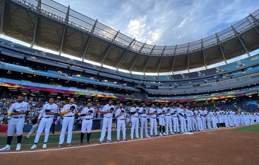 Leones derrota a las Águilas en su primer partido de la temporada