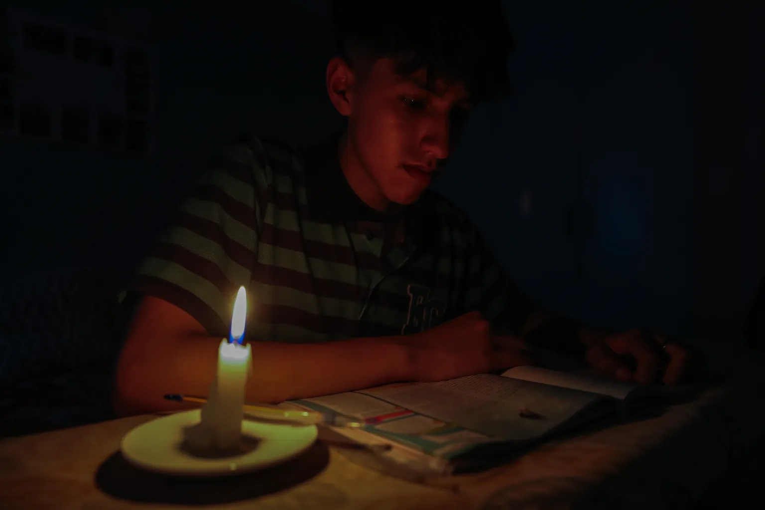 «Dan ganas de llorar»: se agrava crisis eléctrica en Ecuador con apagones de 14 horas