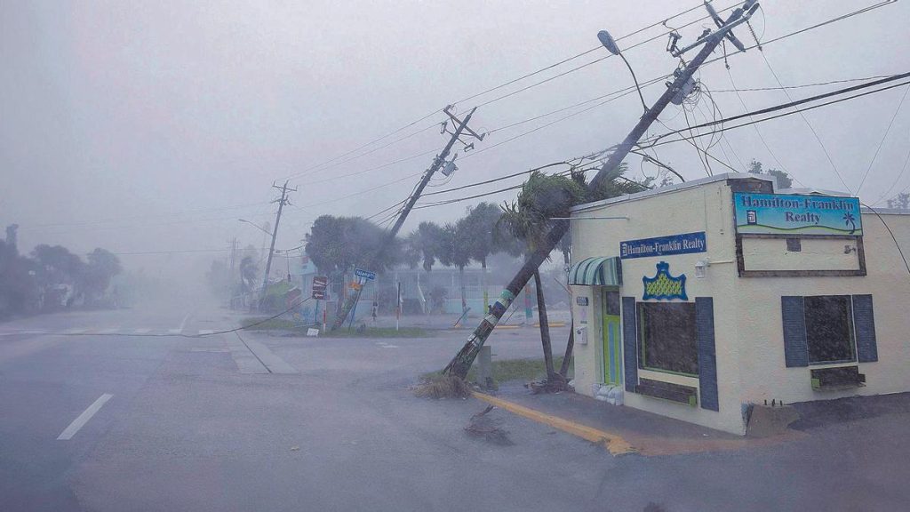 Huracán Milton sale de la península de Florida