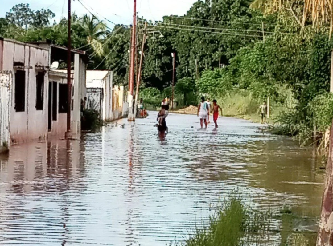 Más de 20 familias afectadas por inundaciones en sector Cañafístola de Ciudad Bolívar