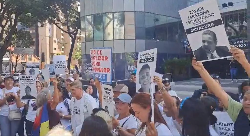 Protestan en la cárcel de Tocuyito por los presos políticos