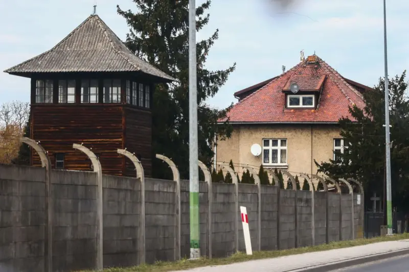 La casa en la que Rudolf Höss y su familia vivían, cerca del campo de Auschwitz, fue el escenario de la película "La zona de interés" de 2023.