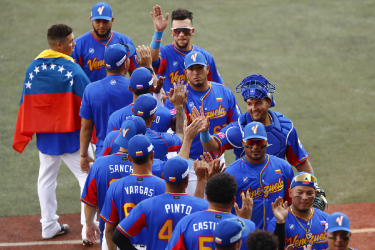 Venezuela lidera su grupo en el Premier 12 tras derrotar a Puerto Rico