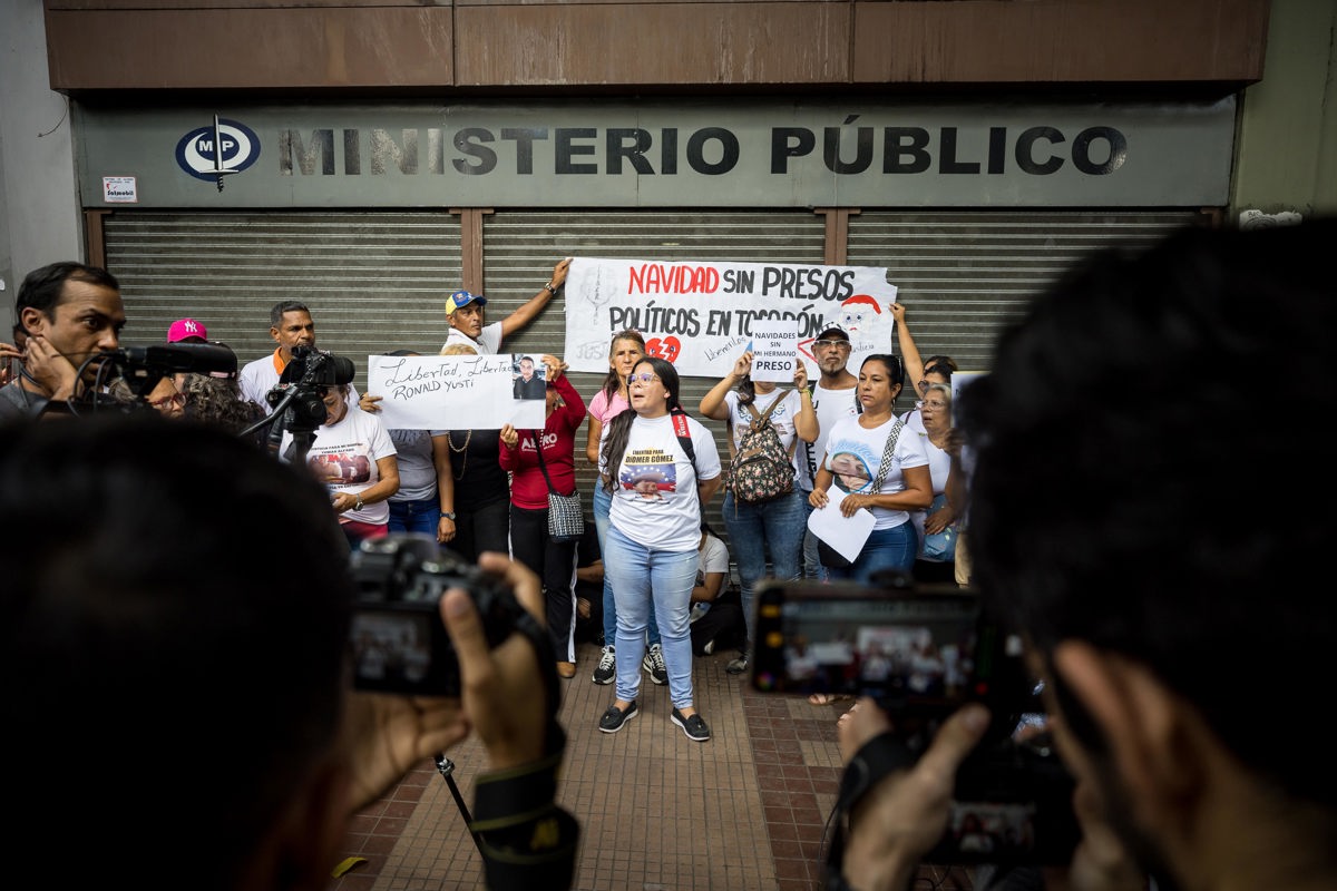 Venezolanos fueron llevados a prisión por hacer política