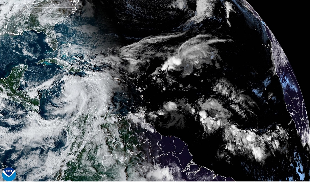 Tormenta Rafael pone en alerta a Jamaica y Cuba