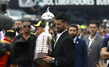 Djokovic presenta trofeo de la Libertadores previo a final entre Mineiro y Botafogo Djokovic presenta trofeo de la Libertadores previo a final entre Mineiro y Botafogo