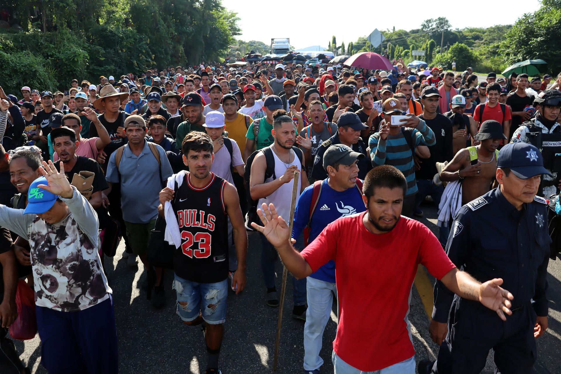 La caravana migrante denuncia un cerco policial en el sur de México