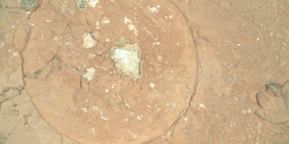 ¿Nuevos indicios de vida en Marte? La Nasa investiga raras manchas en rocas del planeta rojo