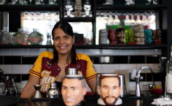 Un bar vinotinto para los venezolanos en Chile