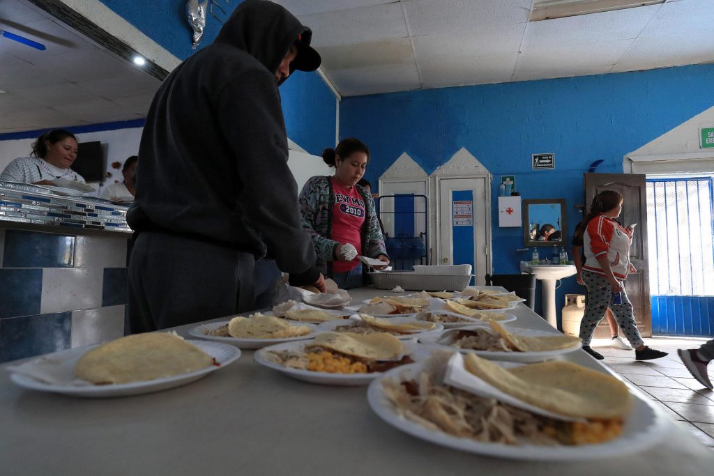 Cena de Acción de Gracias motiva a los migrantes a continuar la búsqueda del sueño americano