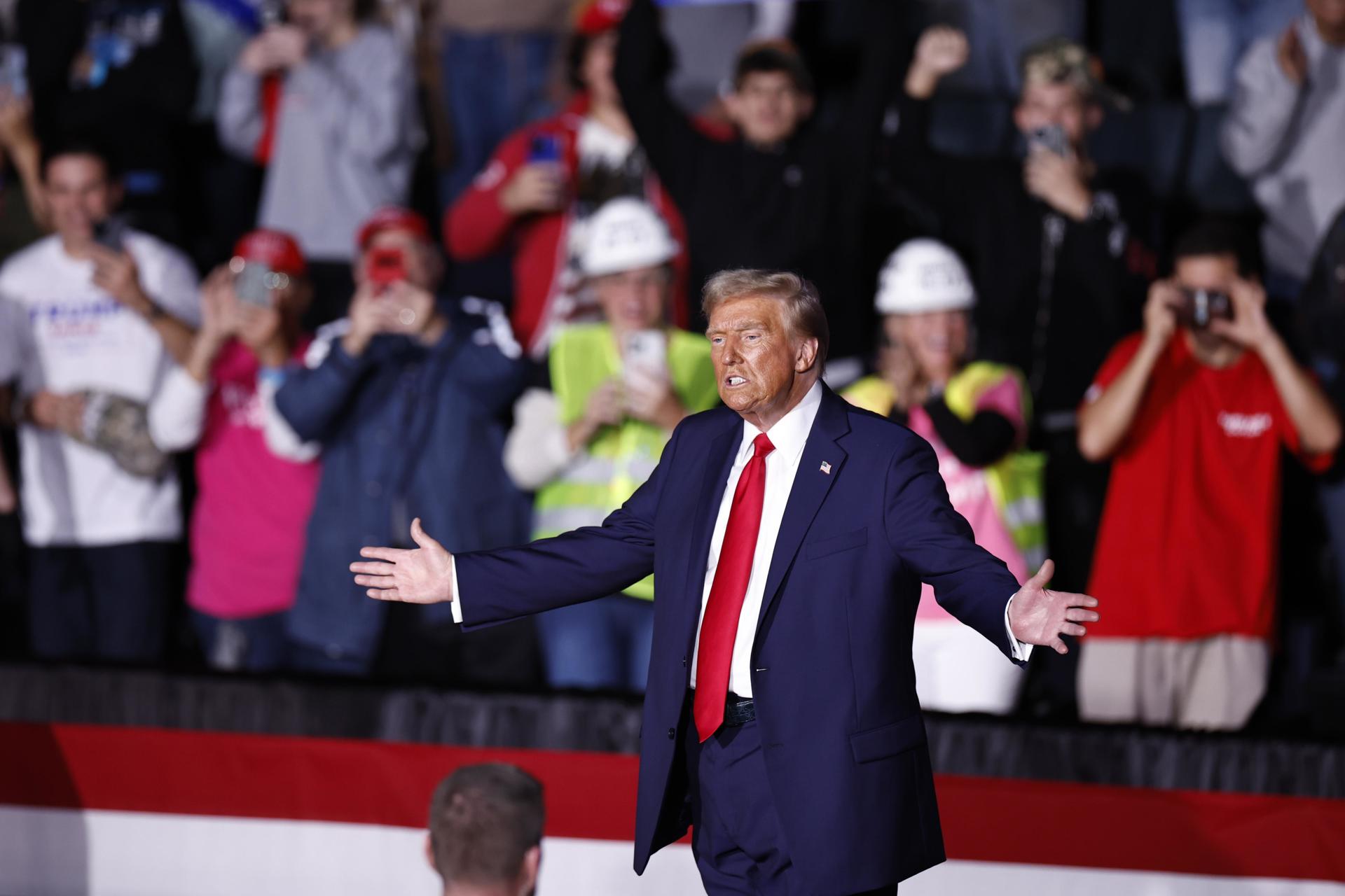 Former US President Trump campaigns in Grand Rapids, Michigan