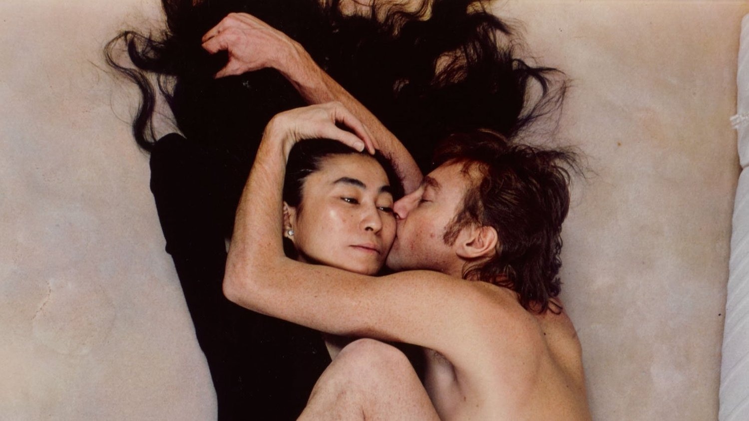 John Lennon y Yoko Ono fotografiados por Annie Leibovitz.