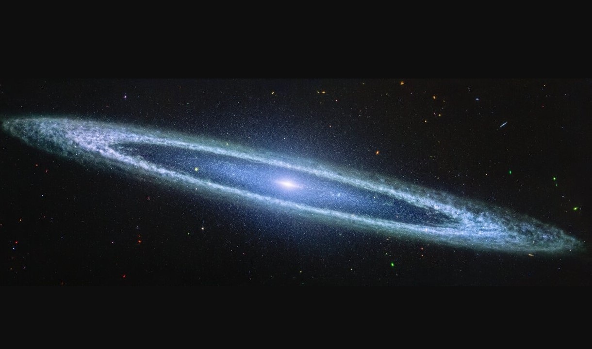 La galaxia del Sombrero deslumbra en nueva imagen del Webb