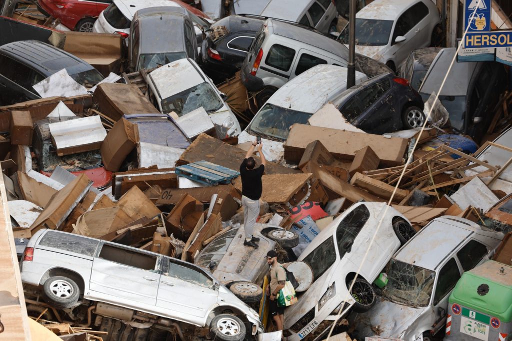 Miles de personas apoyan a los afectados por las inundaciones en España