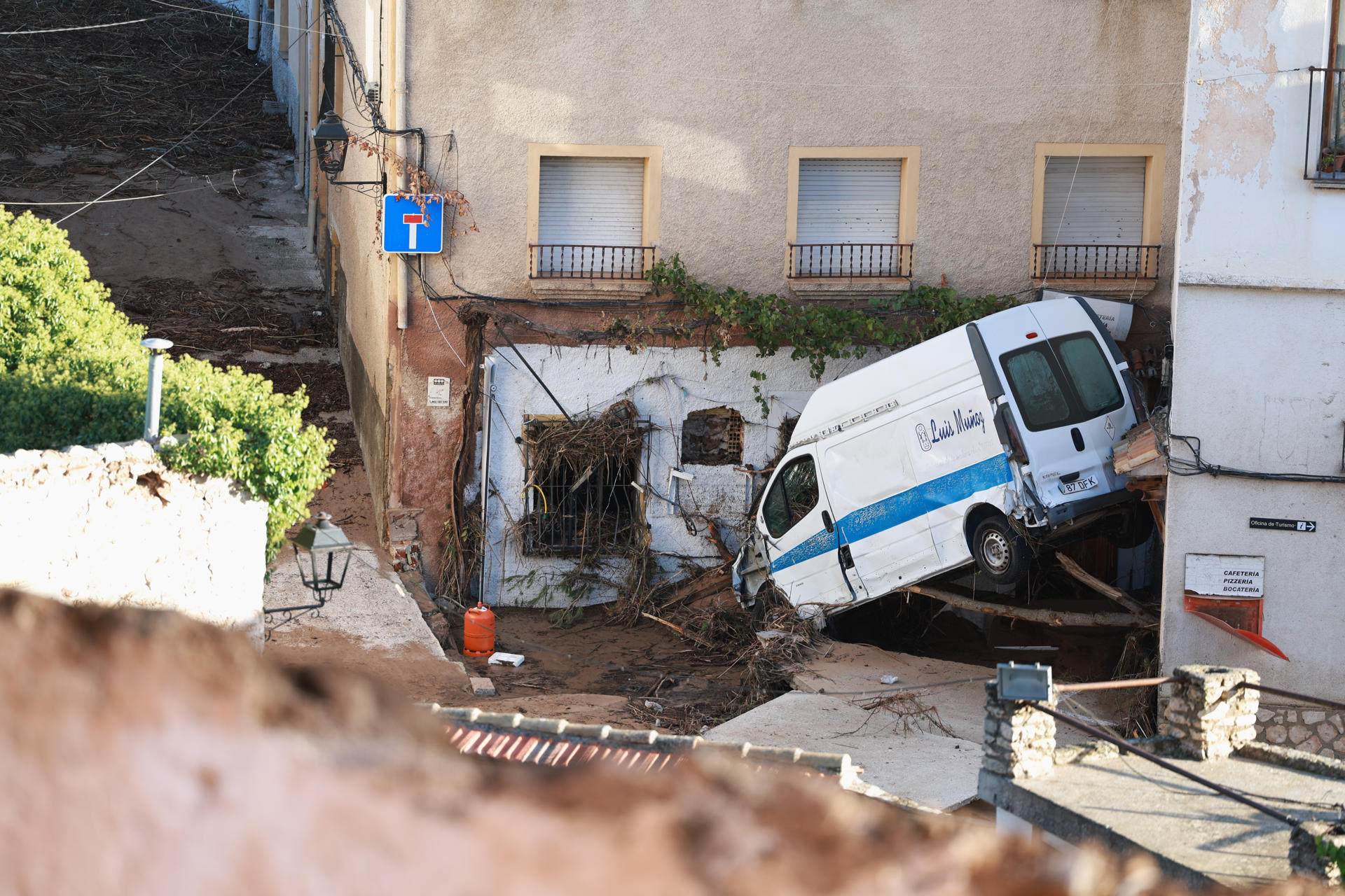 Las tormentas no cesan en España: continúa la búsqueda de desaparecidos y labores de limpieza en Valencia