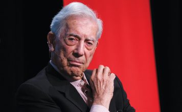 Vargas Llosa visitó el bar que inspiró Conversación en La Catedral