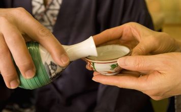 Elaboración tradicional del sake será inscrita como patrimonio cultural por la Unesco