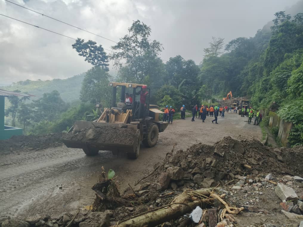 Acceso a Boconó sigue obstruido por derrumbes