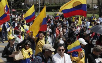 «Fuera Petro»: el grito de los colombianos en protesta contra el gobierno