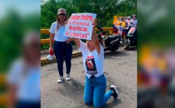 Familiares de preso político colombiano protestaron en la frontera para exigir su liberación