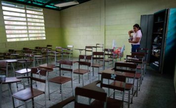 Un docente venezolano necesita casi 30 veces su sueldo para alimentar a una familia