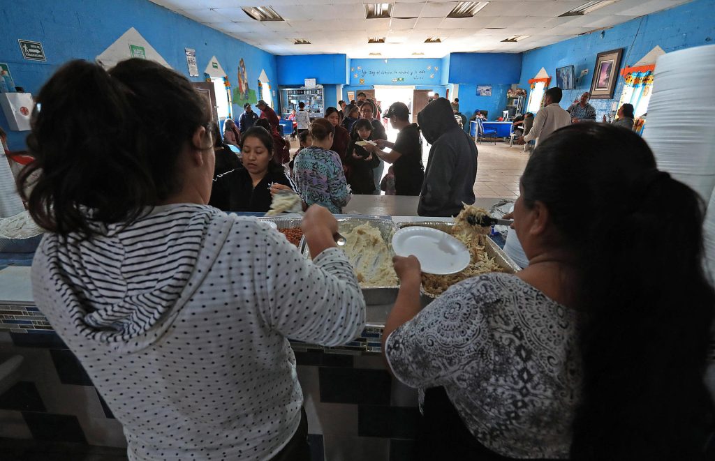 Cena de Acción de Gracias motiva a los migrantes a continuar la búsqueda del sueño americano