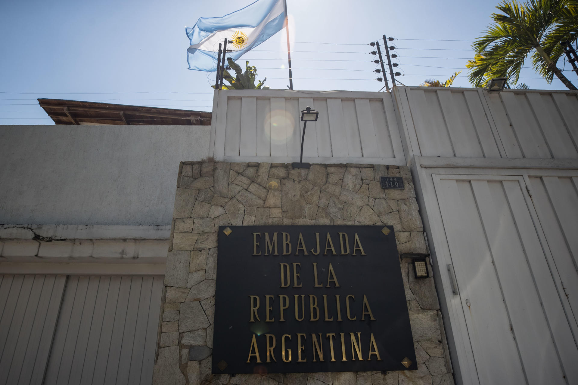 Opositores venezolanos en Embajada argentina de Caracas denuncian el «asedio» de Maduro