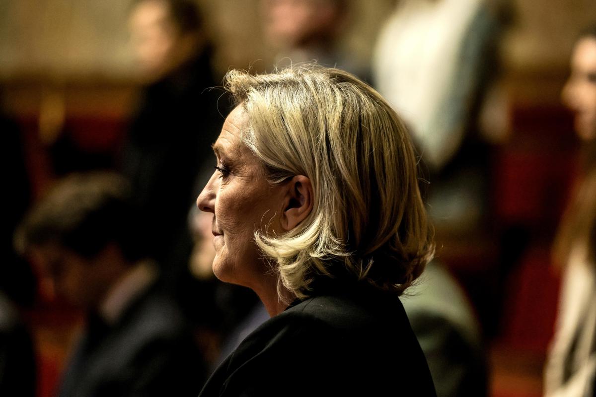 Le Pen se prepara para unas presidenciales porque Macron está acabado