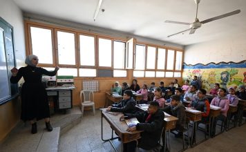 Los colegios y universidades reanudan sus clases en Siria tras la caída de Bashar al Assad