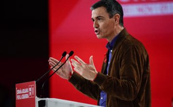 Pedro Sánchez, reelegido como líder socialista en España en medio de escándalos