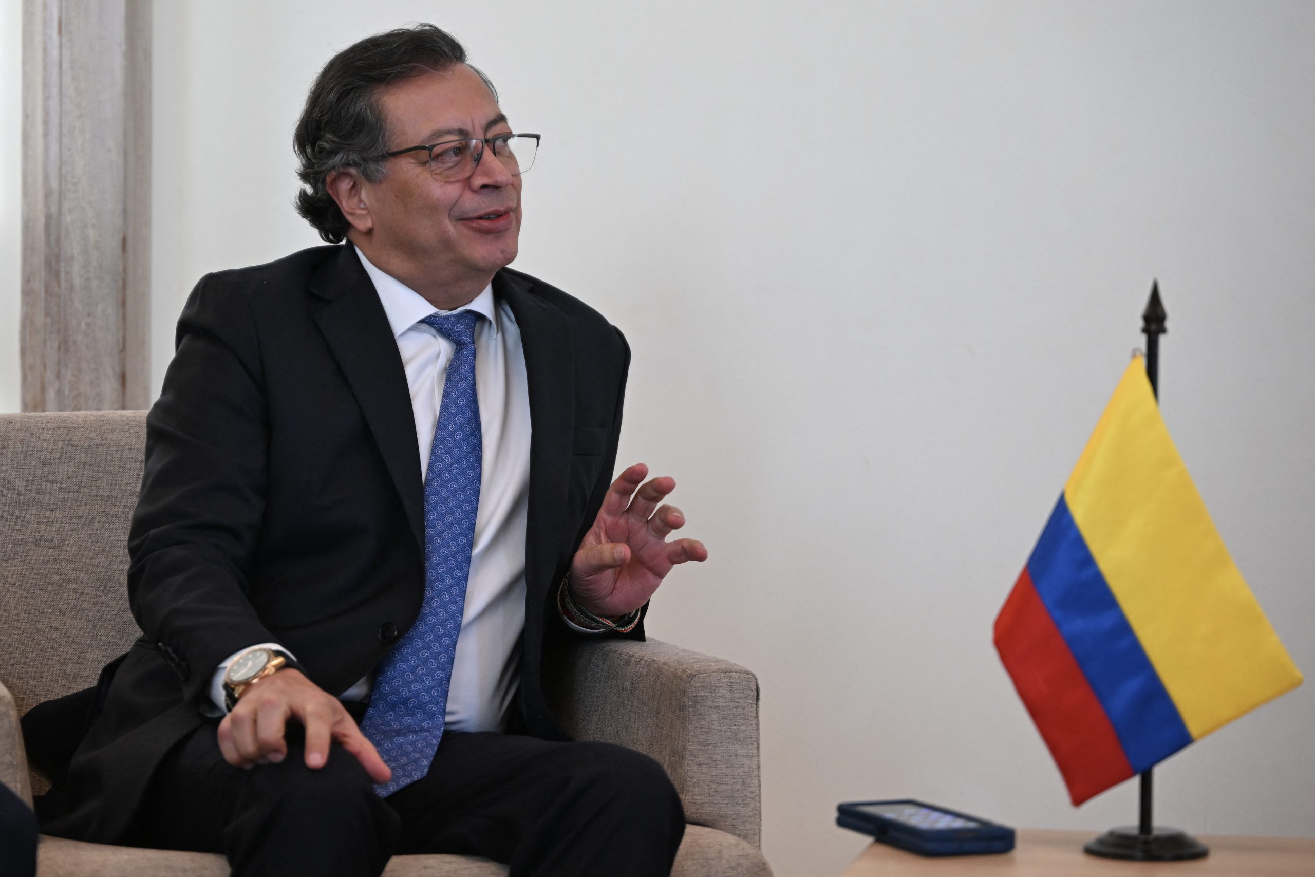 Nuevo ministro de Hacienda en Colombia en medio de escándalo por corrupción