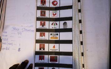 Expresidente Mahama gana las elecciones presidenciales de Ghana