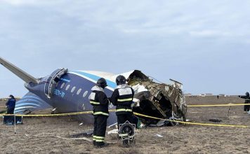 Avión en Kazajistán se habría estrellado a debido interferencias externas