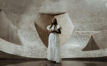 Una mujer africana dirigirá la Bienal de Venecia 2026