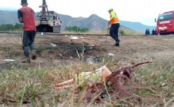 6 muertos y 21 lesionados tras vuelco de autobús en la ARC