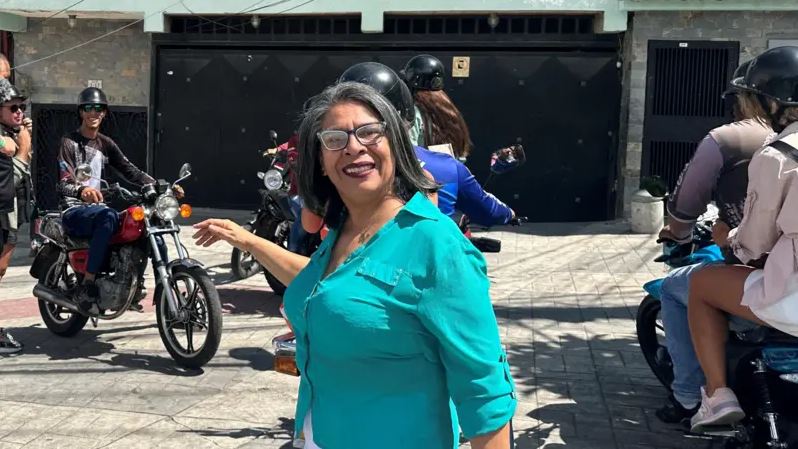 Nereida recibe a los turistas rusos 