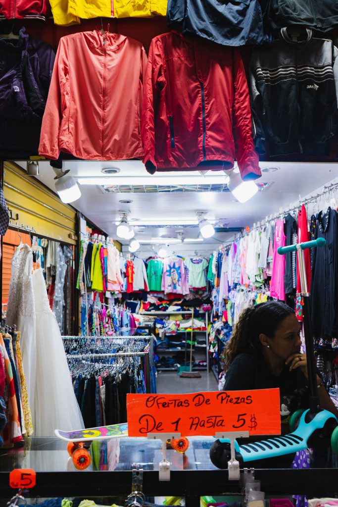 En el Centro Comercial Telares Los Andes hay ropa para bebés desde un dólar