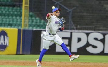 Tiburones se impuso ante Águilas en festival de batazos