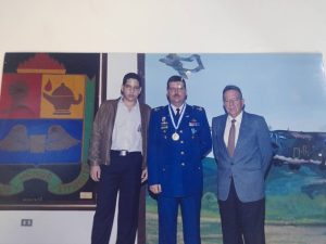 ALEJANDRO GONZALES DE CANALES CON SU HERMANO Y SU PAPA 