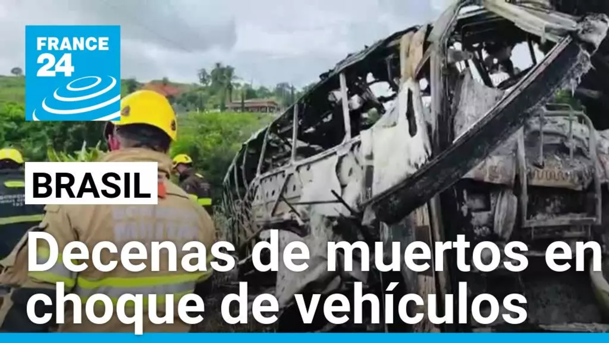 Decenas de muertos tras choque de autobús con camión en carretera de Brasil