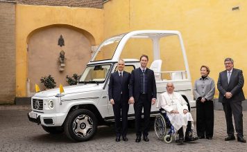 Francisco estrenará el primer papamóvil eléctrico de Mercedes Benz