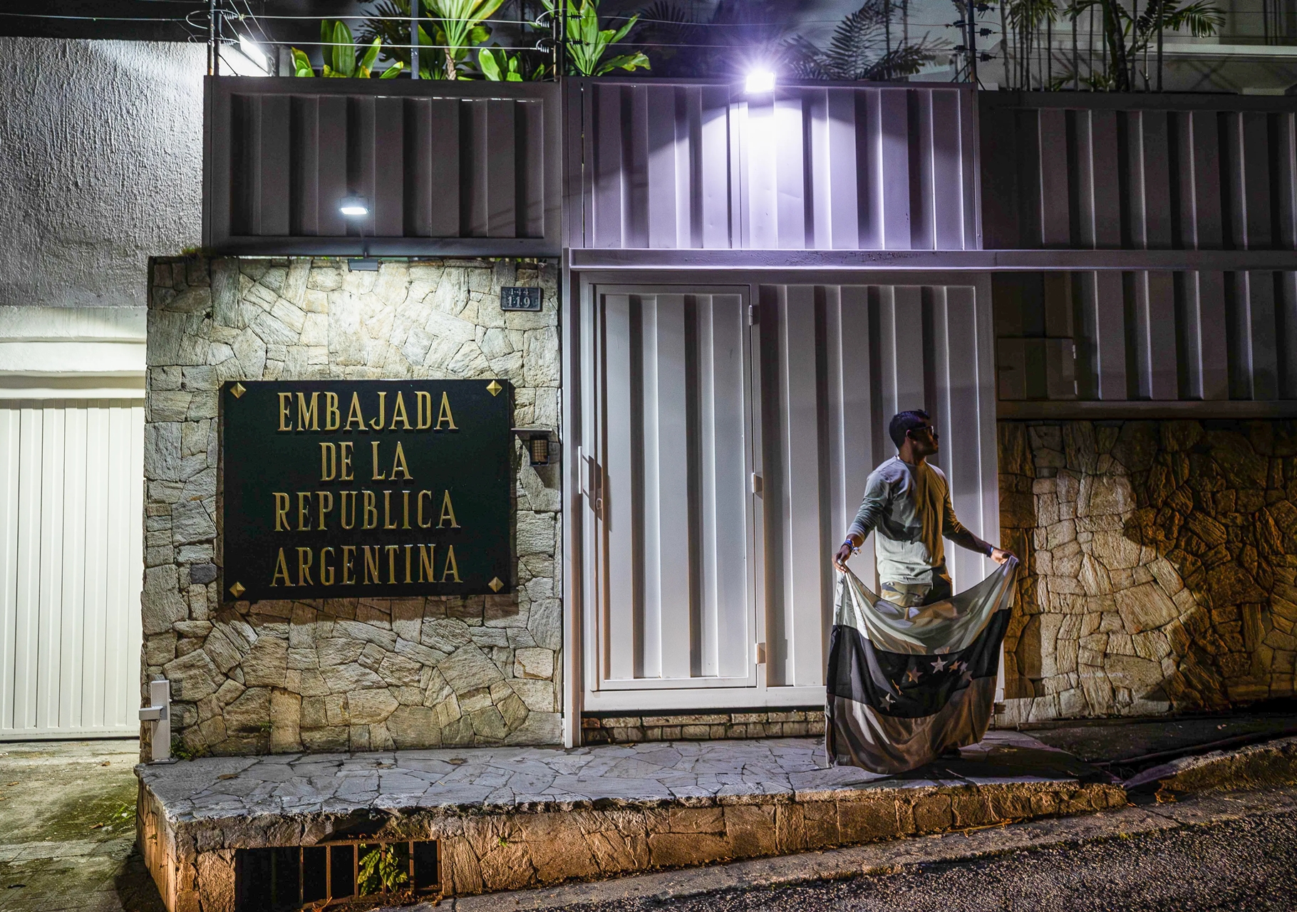 Opositores asilados en la Embajada de Argentina reciben premio por su lucha democrática