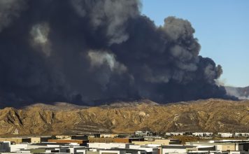 Un nuevo incendio amenaza Los Ángeles tras días de avances por los devastadores fuegos