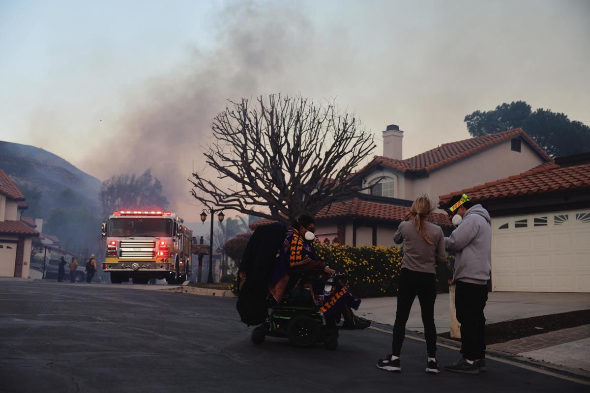 Los Ángeles: 10 muertos y más de 10.000 estructuras en cenizas por incendios