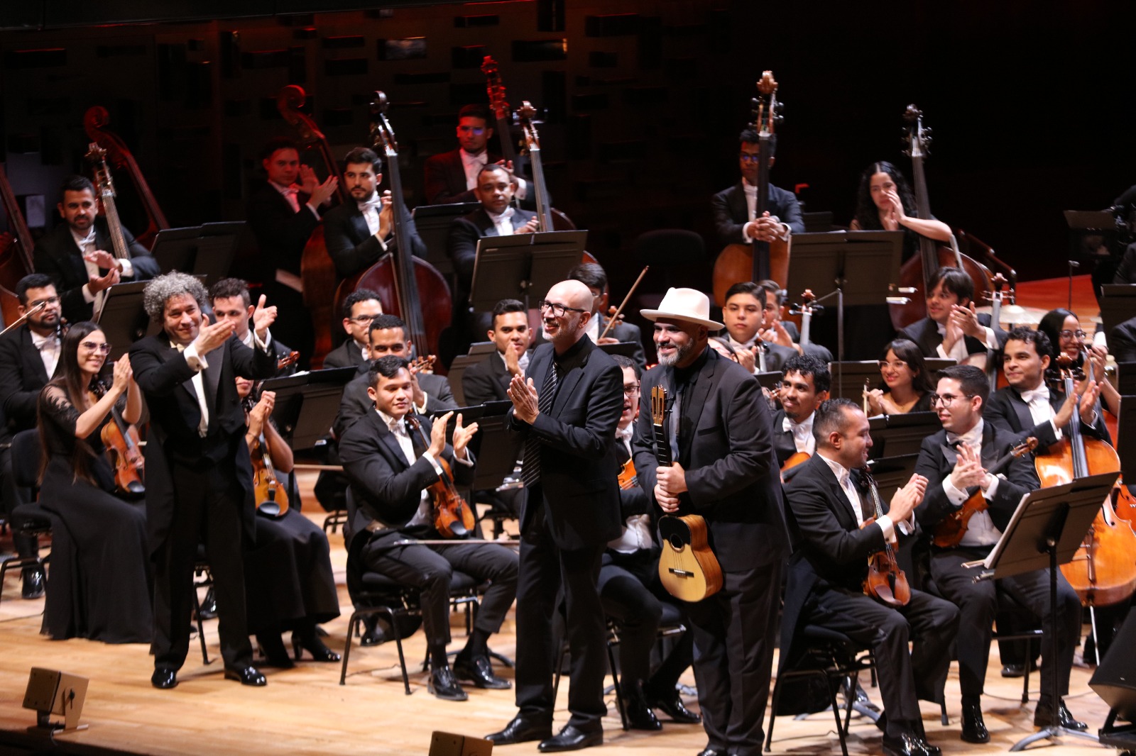 Jorge Glem hizo sonar el cuatro venezolano en la Philharmonie de Berlín