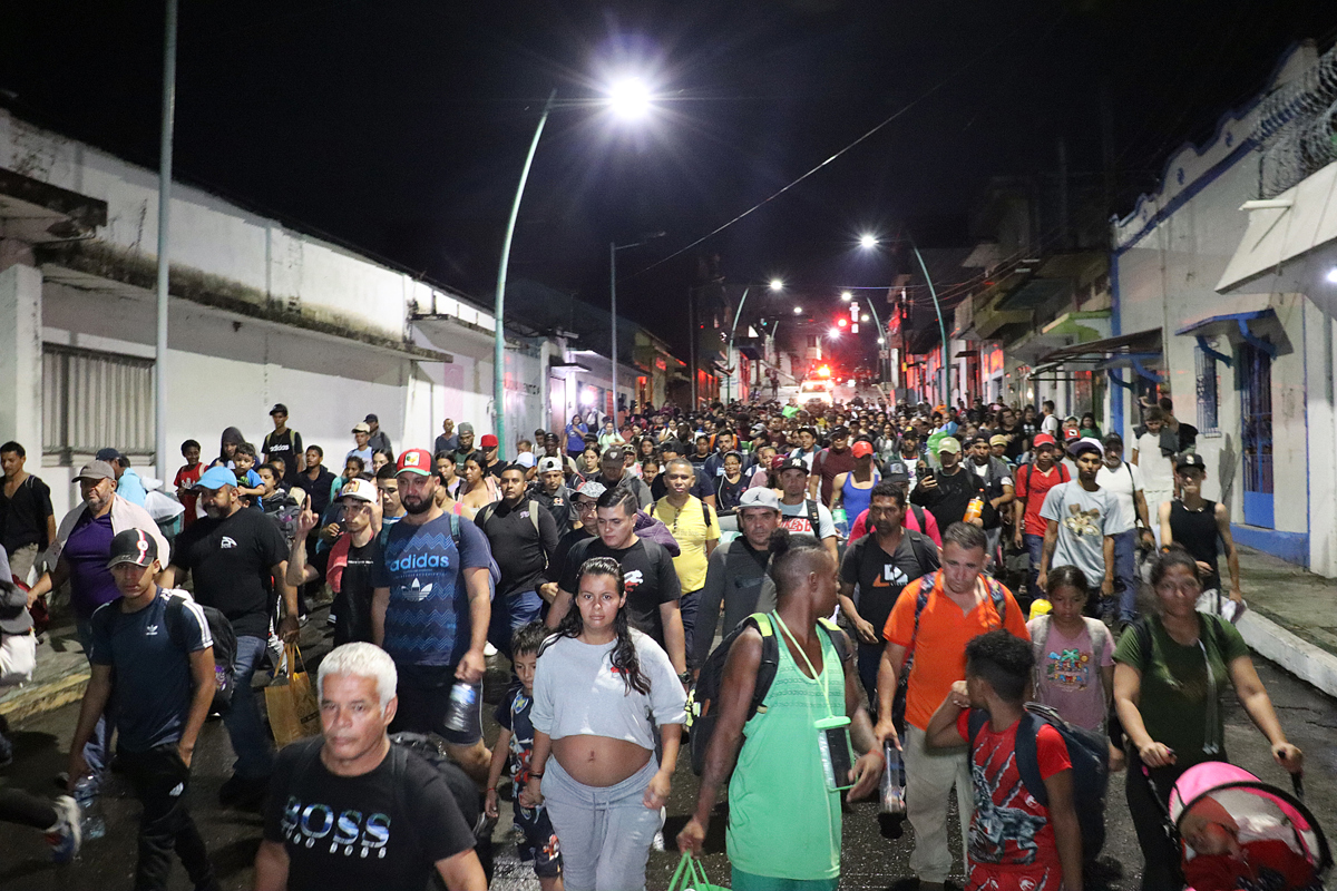 Caravana migrante sale del sur de México hacia EE.UU. a una semana del regreso de Trump