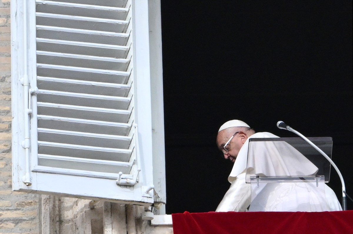 papa Francisco sufre una contusión en un brazo por una caída