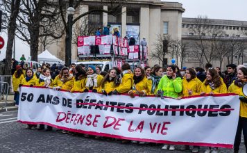 Protestan en París contra el aborto al cumplirse 50 años de su legalización en Francia