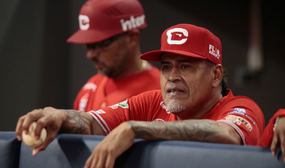 El mánager de 53 años busca hacerse con su primer título de la LVBP después de tres finales consecutivas, una con Tiburones y dos con Cardenales Foto Alejandro van Schermbeek